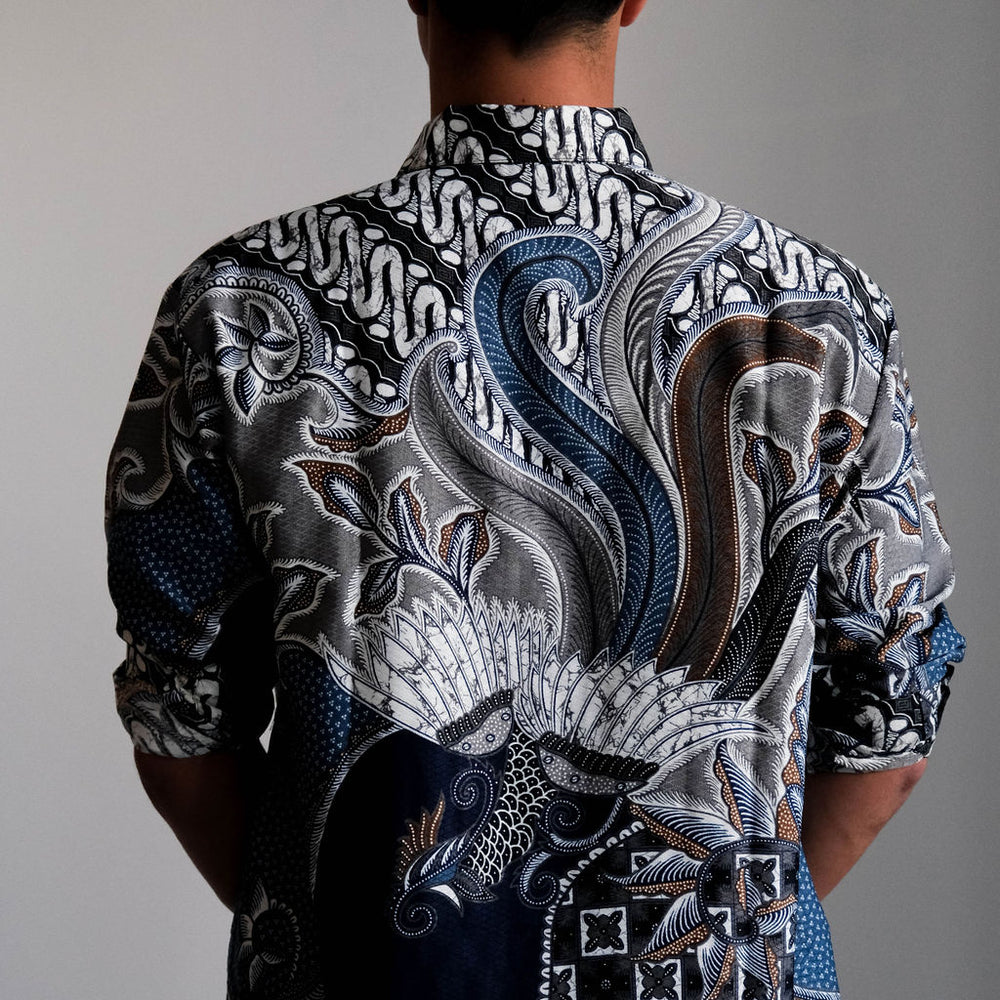 
                      
                        Satijnen Batik overhemd
                      
                    