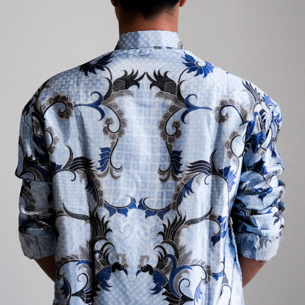 
                      
                        Satijnen Batik overhemd
                      
                    