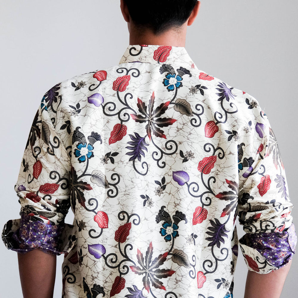 
                      
                        Satijnen Batik overhemd
                      
                    