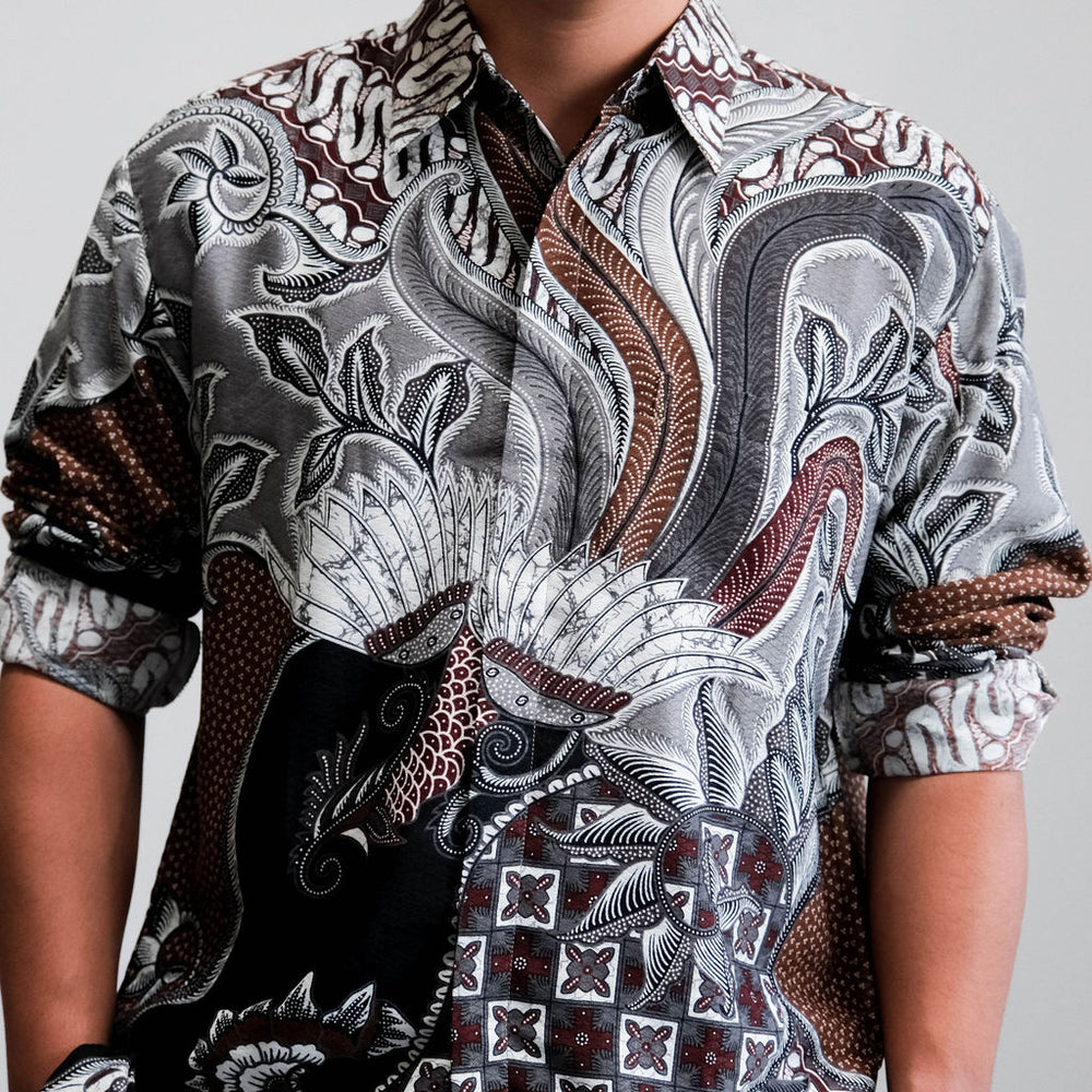 
                      
                        Satijnen Batik overhemd
                      
                    