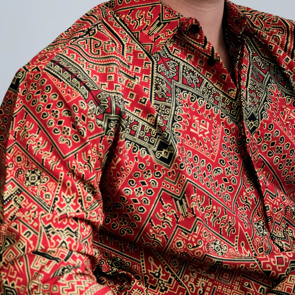 
                      
                        Satijnen Batik overhemd
                      
                    