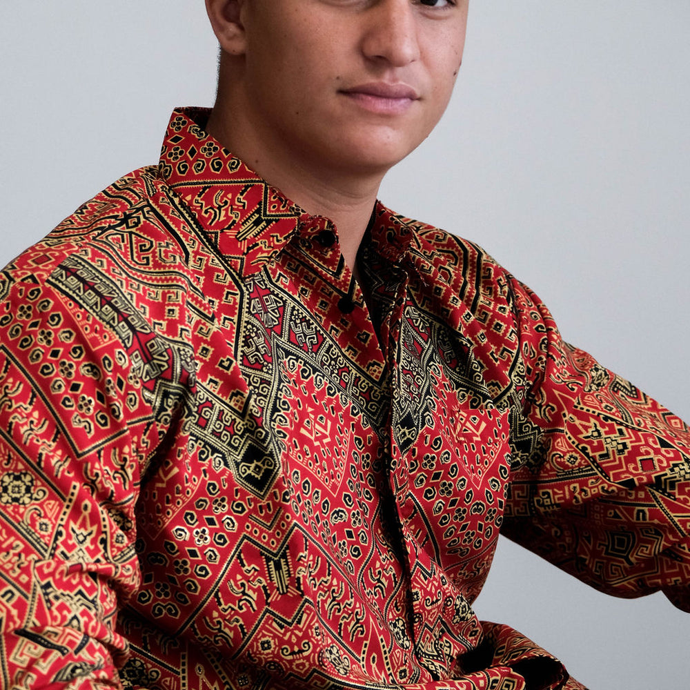 
                      
                        Satijnen Batik overhemd
                      
                    