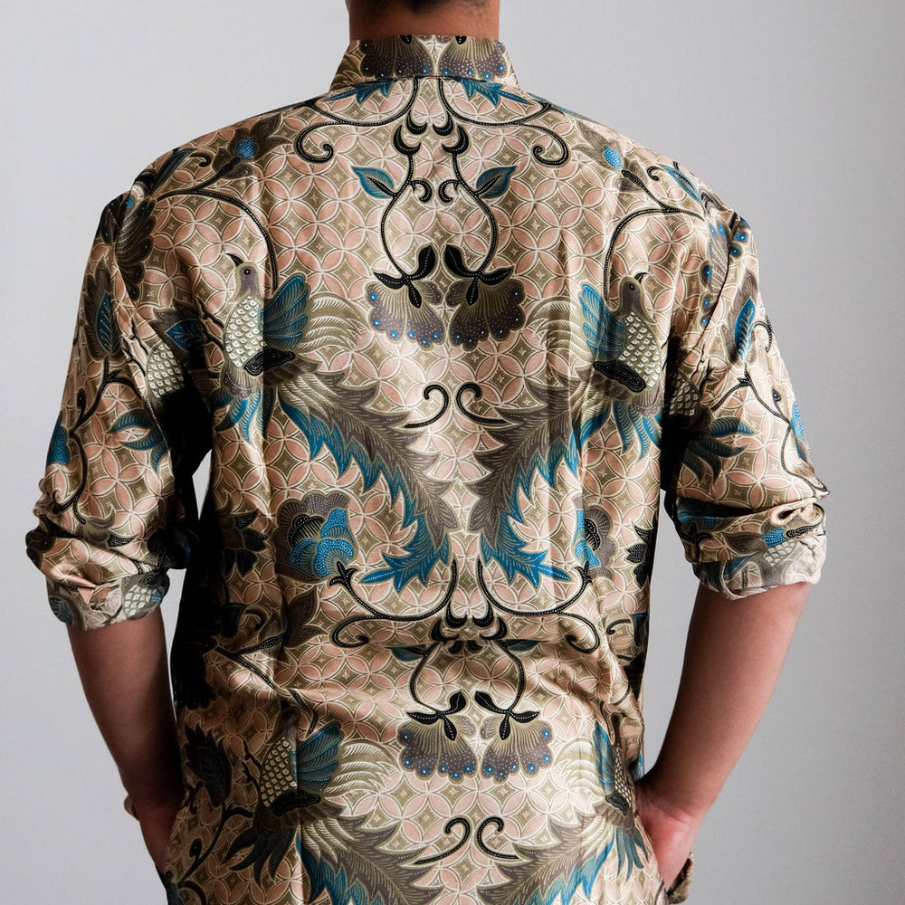 
                      
                        Satijnen Batik overhemd
                      
                    
