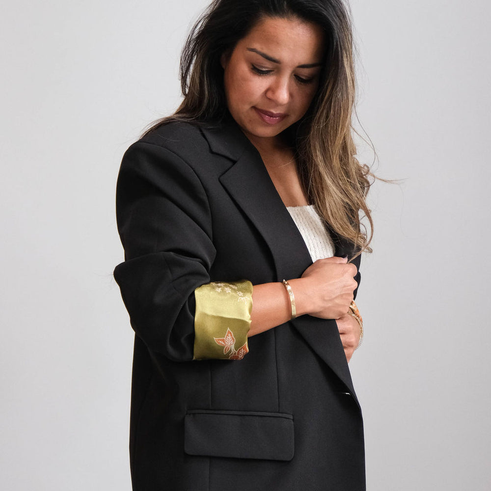 
                      
                        Batik Blazer Satijnen Voering Groen met Oranje
                      
                    
